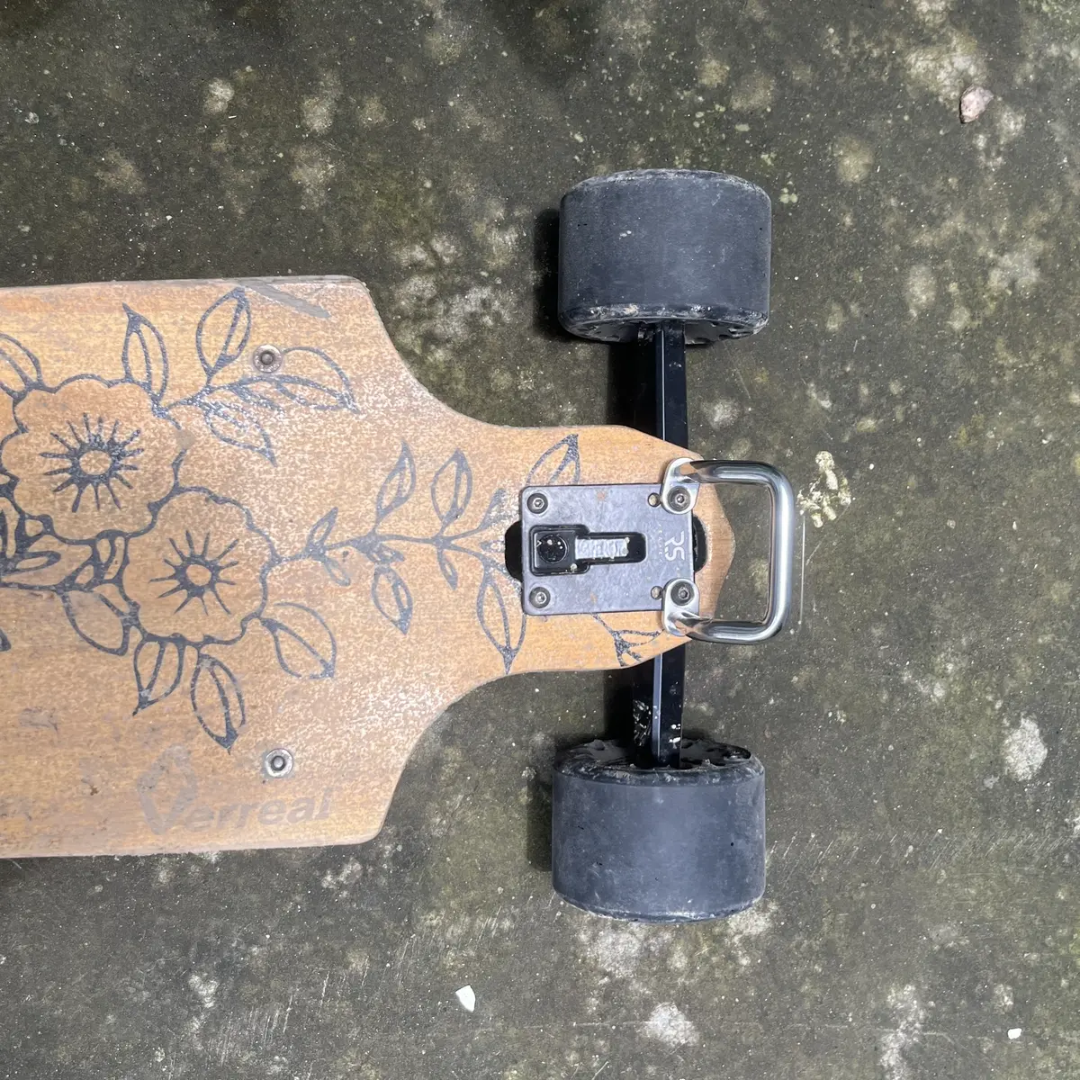 Carrying Handle For Skateboard 1