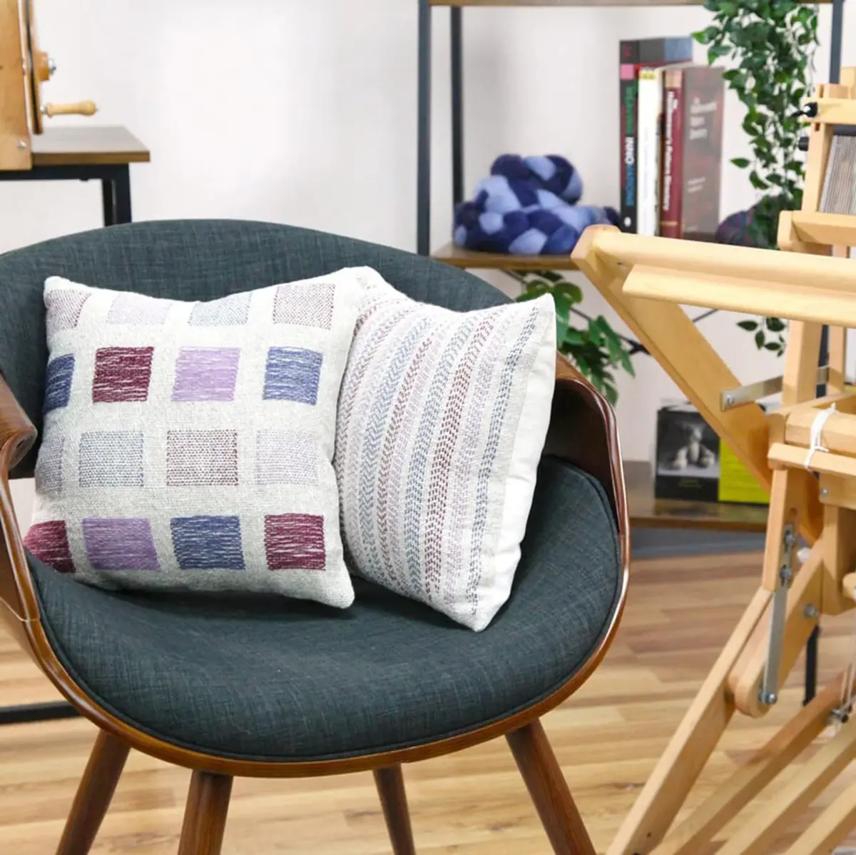 Online Course—Floor Loom Weaving: Inlay Pillows 1
